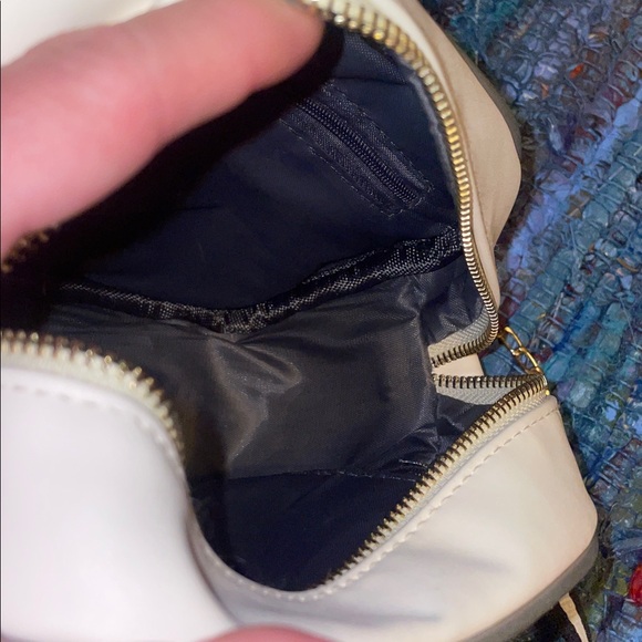 Camera Design Crossbody Bag - Picture 12 of 16